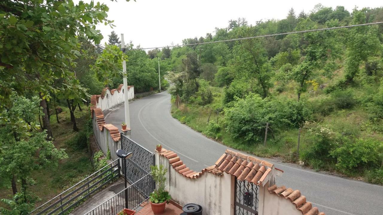 B&B Le Tre Rose Di Maria Pedara Dış mekan fotoğraf